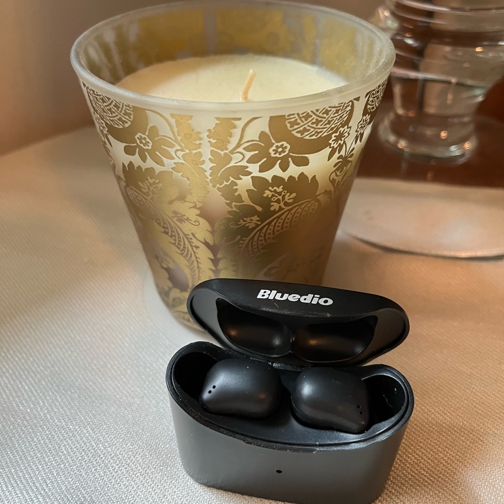 Black Wireless Earbuds